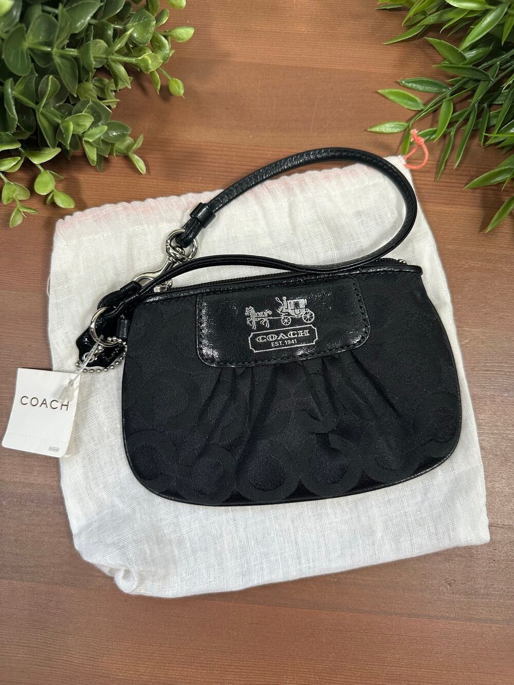 Coach Madison Op Art Amethyst Wristlet Black‎